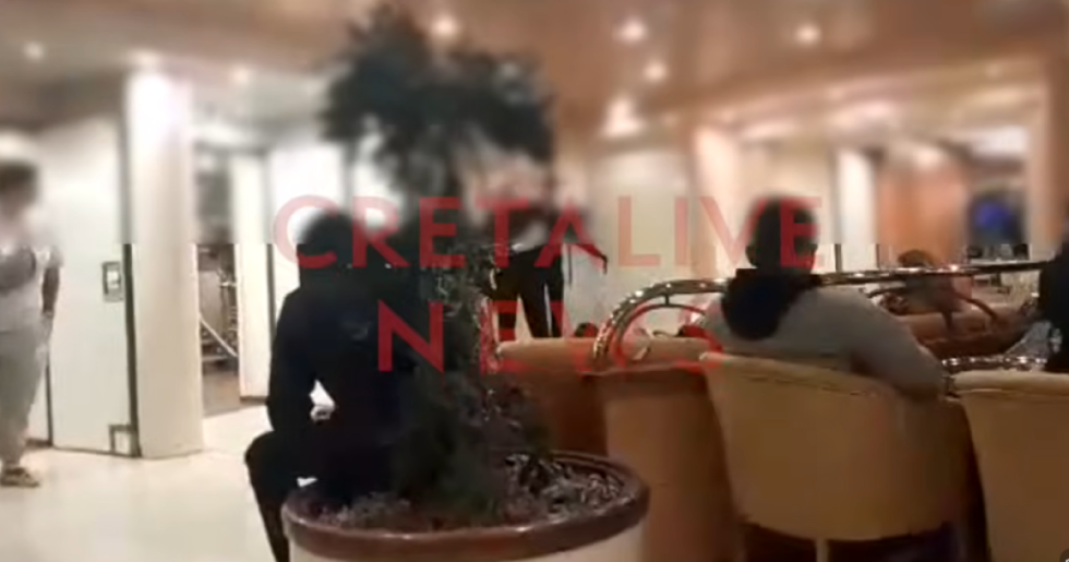 Σοκ από την επίθεση άνδρα σε μαθήτριες μέσα στο πλοίο: «Ήταν γυμνός και είπε "θα δεις τώρα τι θα κάνω"»